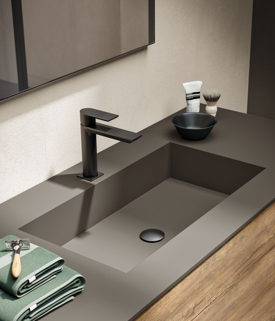 Top con vasca integrata effetto pietra e miscelatore nero