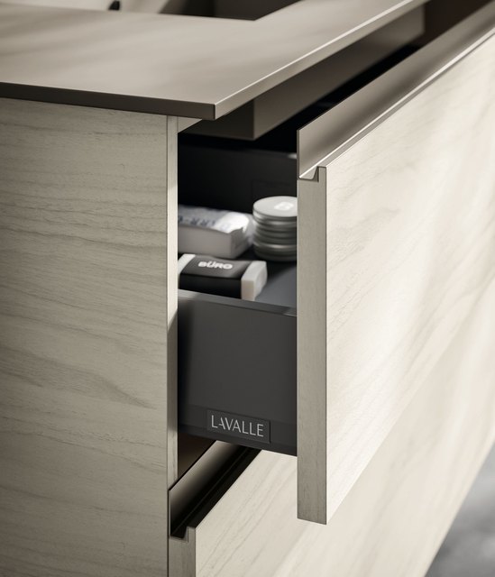 Cassettiera da bagno con cassetto interno attrezzato