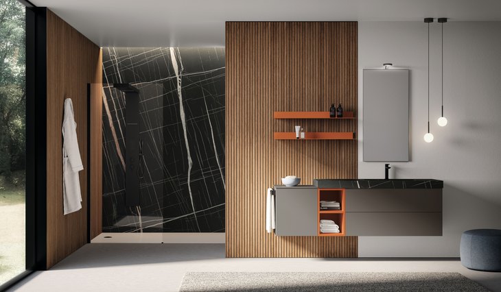 Bagno con top in marmo nero e vani a contrasto
