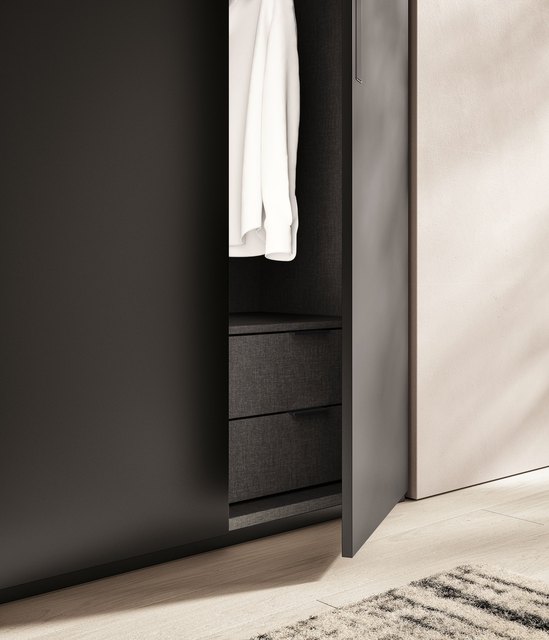 Interno armadio con cassettiera e appendiabiti