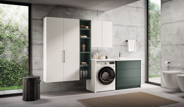 Lavanderia con top da 4 cm e colonne sospese
