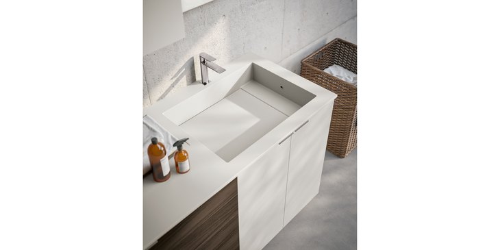 Lavatoio in ceramica con base in Noce Cotto