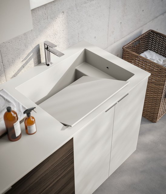 Lavatoio con piano inclinato e vano cesto