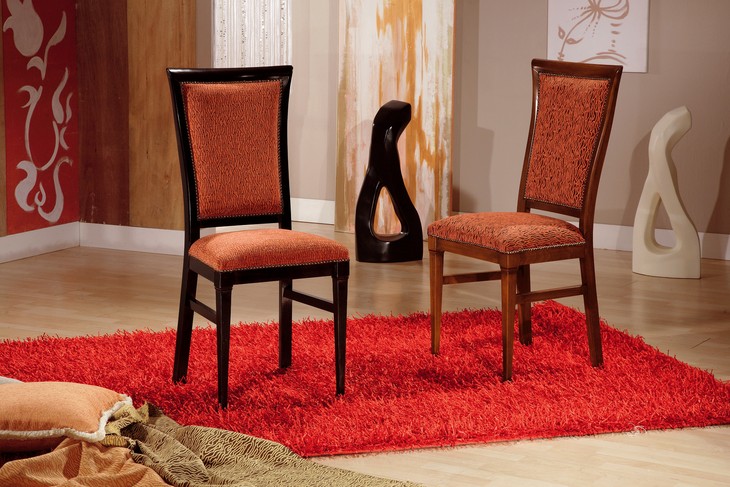 Sedia con schienale tappezzato in arte povera, in noce e laccata nera, con il tessuto arancio