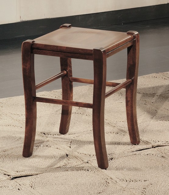 Sgabello basso in arte povera, finitura noce, con la seduta quadrata in legno