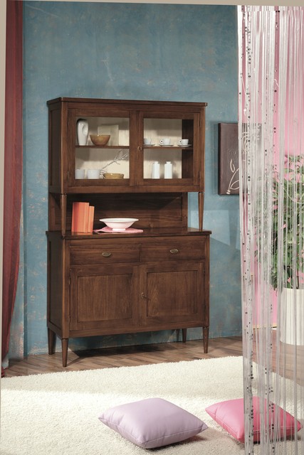 Credenza classica in legno con alzata, in noce, con le ante a vetri e il vano a giorno