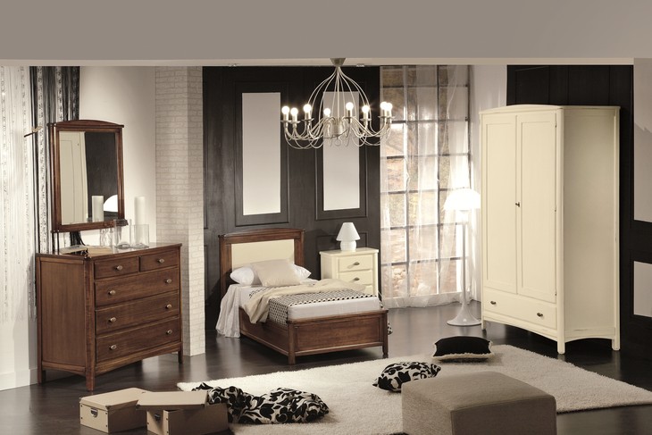 Letto singolo classico in legno con pediera bassa, in noce, con armadio e comodino avorio