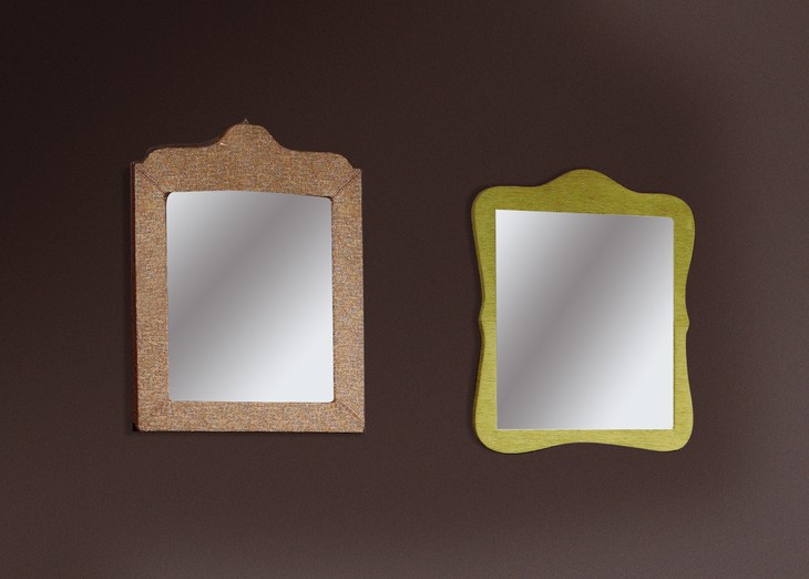 Specchiera classica tappezzata, due modelli con la cornice sagomata in tessuto bronzo e verde