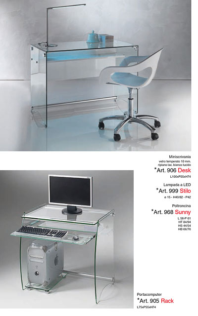 Poltroncina, mini-scrivania, lampada e porta computer